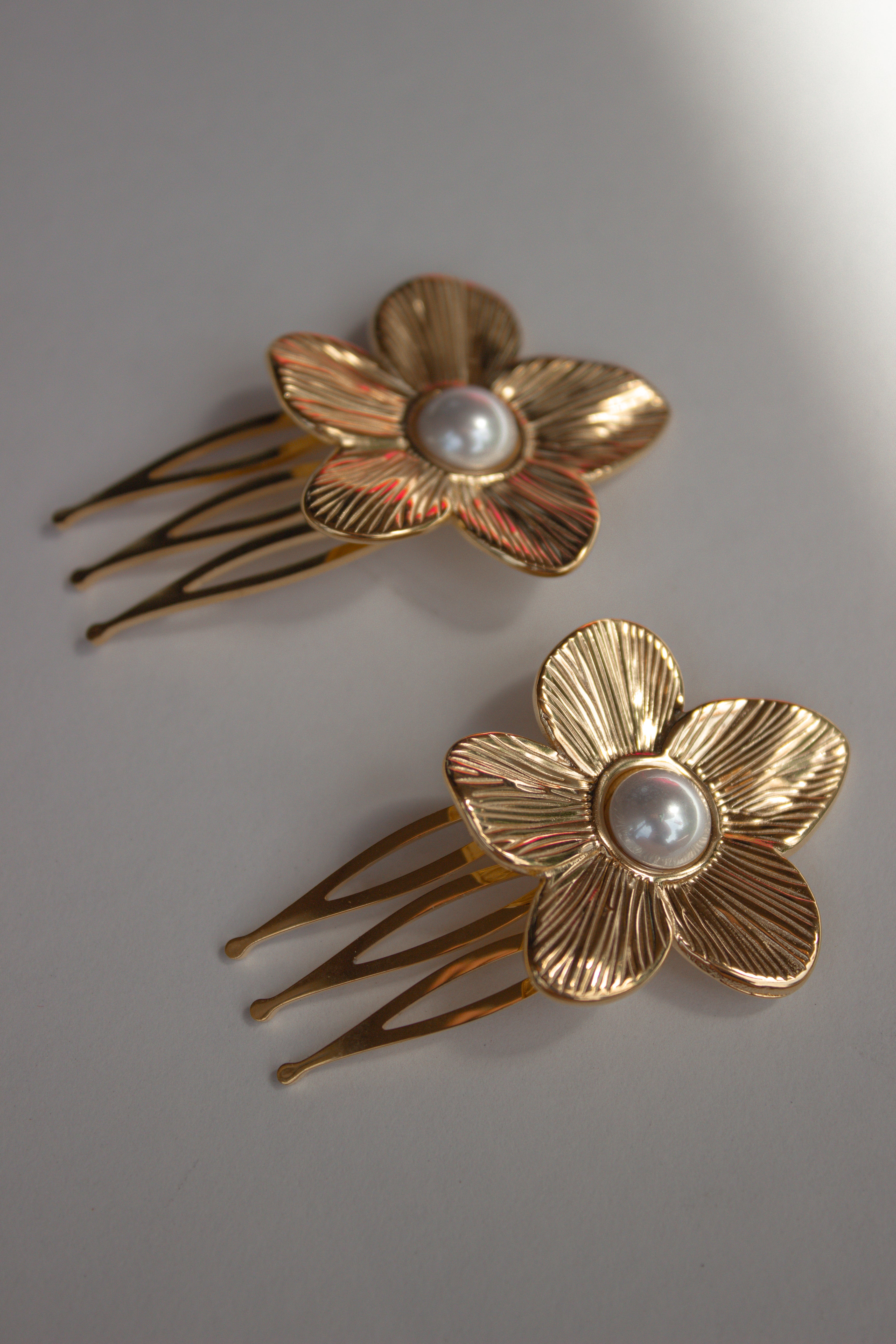 Pearl Bloom Hair Comb